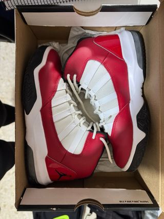 Tenis Jordan Max Aura (GS) Negro/Blanco/Rojo