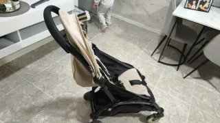 Silla de paseo ligera color beige