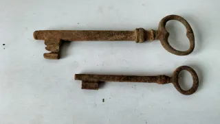 Lote 2 grandi chiavi antiche