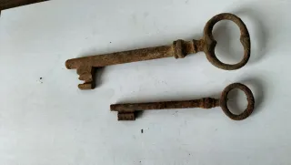 Lote 2 grandi chiavi antiche