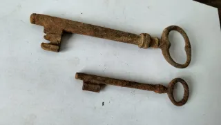 Lote 2 grandi chiavi antiche