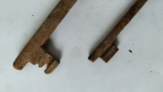 Lote 2 grandi chiavi antiche