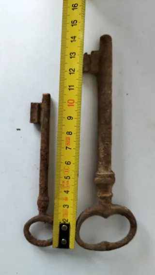 Lote 2 grandi chiavi antiche