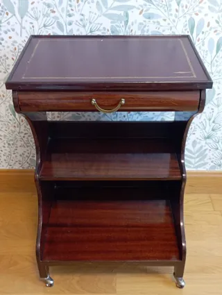 URGE Mesa auxiliar de madera con cajón a Restaurar