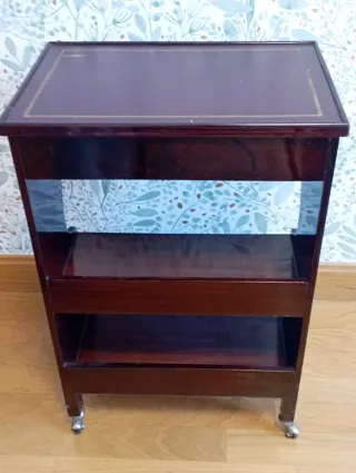 URGE Mesa auxiliar de madera con cajón a Restaurar