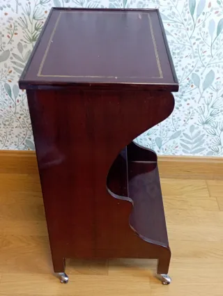 URGE Mesa auxiliar de madera con cajón a Restaurar