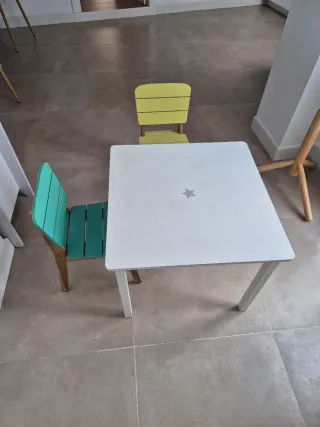 Mesa y 2 sillas madera niños Vertbaudet