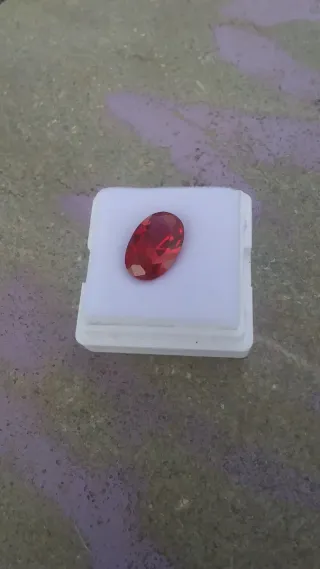 Rubí sangre de paloma ovalado