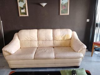 Sofá 3+2 piel beige con fundas de tela incluidas