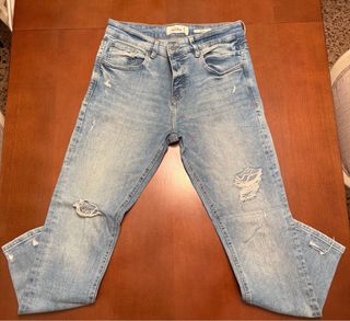 Zapatillas New Balance Blancas y pantalones