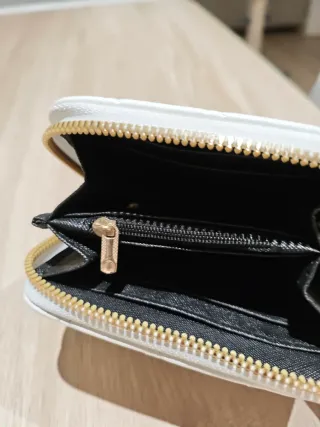 Cartera polipiel blanca acolchada cremallera