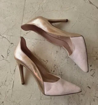 Zapatos tacón Zara rosa y dorado