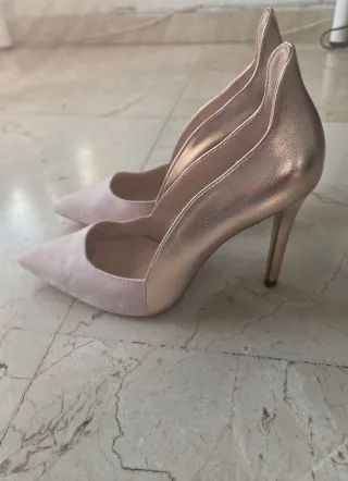 Zapatos tacón Zara rosa y dorado