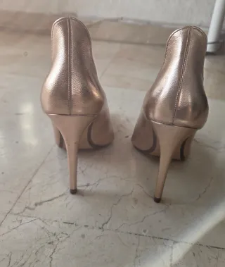 Zapatos tacón Zara rosa y dorado
