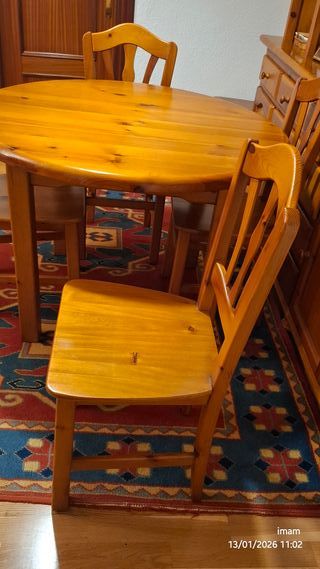 Mesa redonda madera con 4 sillas