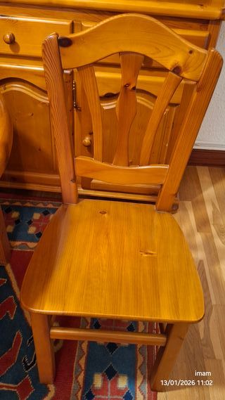 Mesa redonda madera con 4 sillas