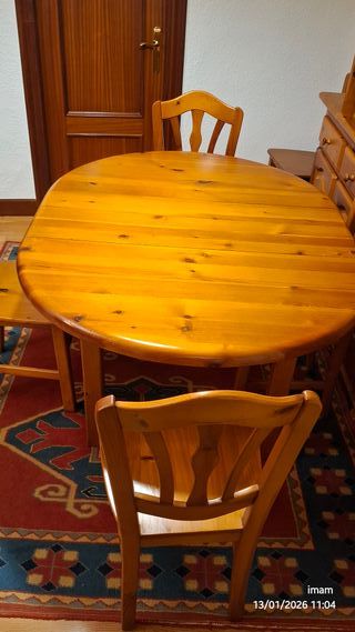 Mesa redonda madera con 4 sillas