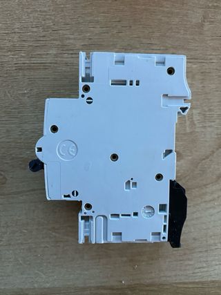 Interruptor magnetotérmico GE C20 230V