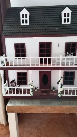 Casa de muñecas con accesorios