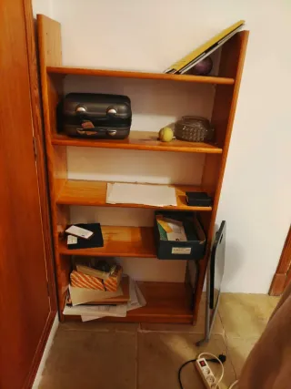 Enciclopedia catalana y armarios, estanterias