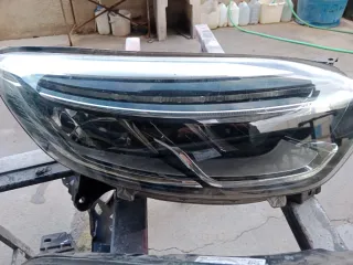 Faro delantero derecho e izquierdo