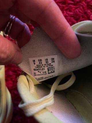 Zapatillas clavos Puma amarillas y plateadas