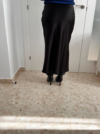 Falda midi satinada