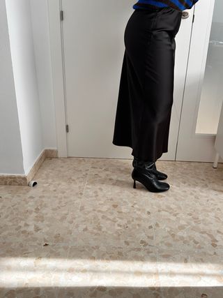 Falda midi satinada