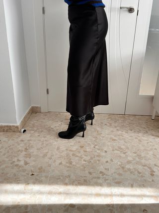 Falda midi satinada