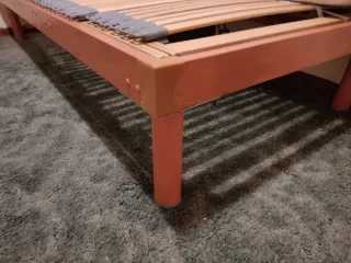 Colchón viscoelástico y somier de madera