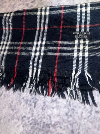 Bufanda Burberry Clásica Tartán negro/ azul marino