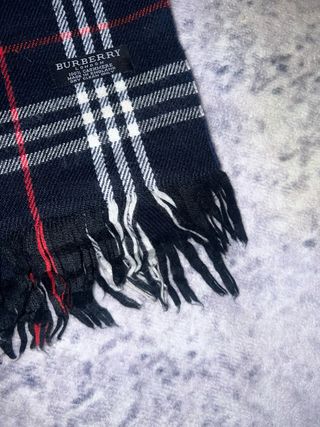 Bufanda Burberry Clásica Tartán negro/ azul marino