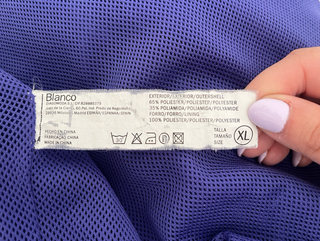 Chaqueta impermeable morada