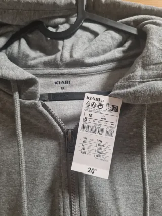 Sudadera con capucha gris