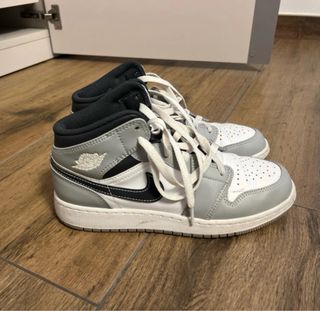 Zapatillas Jordan Mid Gris y Blanco