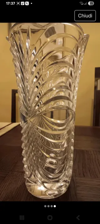 Vaso in cristallo decorato.Altezza 28, diametro 15