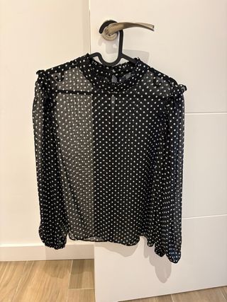 Blusa negra transparente lunares