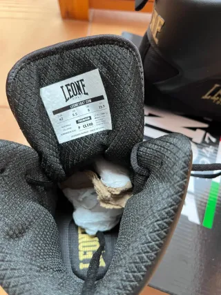 Botas de boxeo Leone negras.