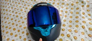 Casco de moto negro