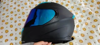 Casco de moto negro