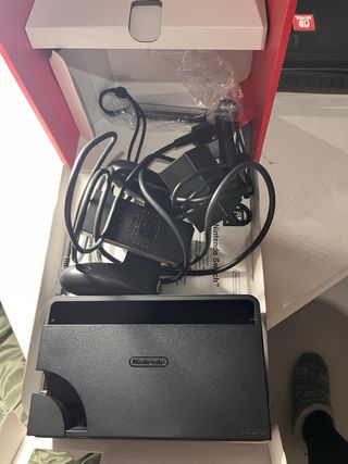 Nintendo Switch OLED casi nueva funda+protector