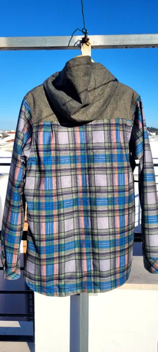 Chaqueta Billabong a cuadros con capucha