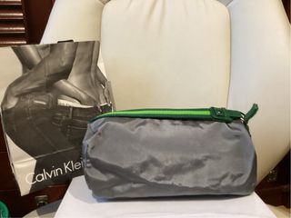 Neceser Calvin Klein Gris y Verde