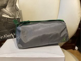 Neceser Calvin Klein Gris y Verde