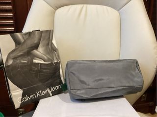 Neceser Calvin Klein Gris y Verde