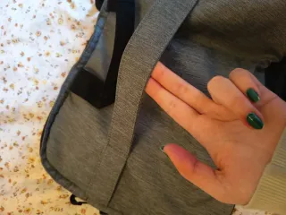 Maletín gris y negro, funda portatil