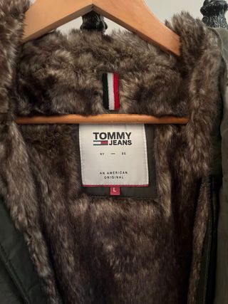 Chaqueta Tommy Jeans verde militar con capucha