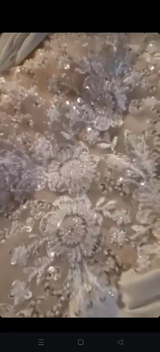 Vestido de fiesta blanco y plateado