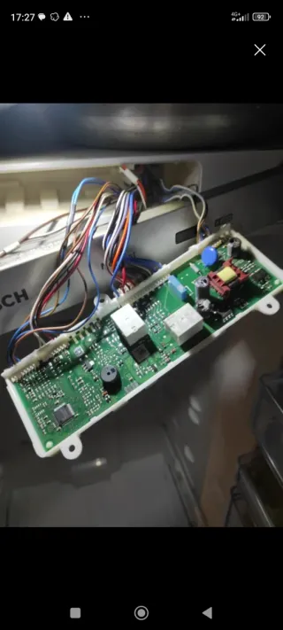 Riparazione di schede elettroniche per lavatrici, frigoriferi e altro