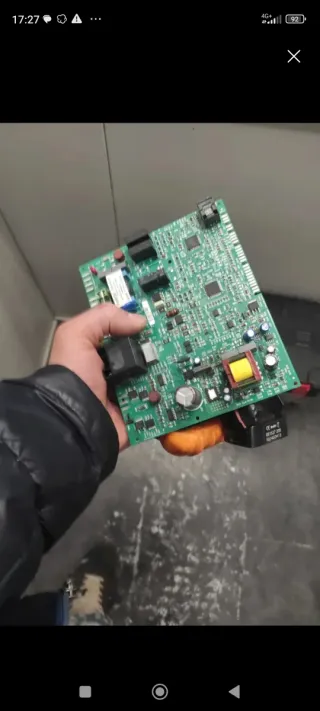 Riparazione di schede elettroniche per lavatrici, frigoriferi e altro